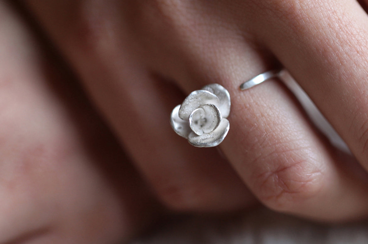 925 Sterling Silver Beautiful Rose Ring R01591